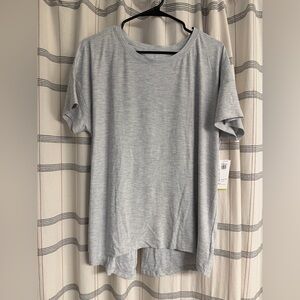 Old Navy Active Breathe On Gray Short Sleeve Tee with back split